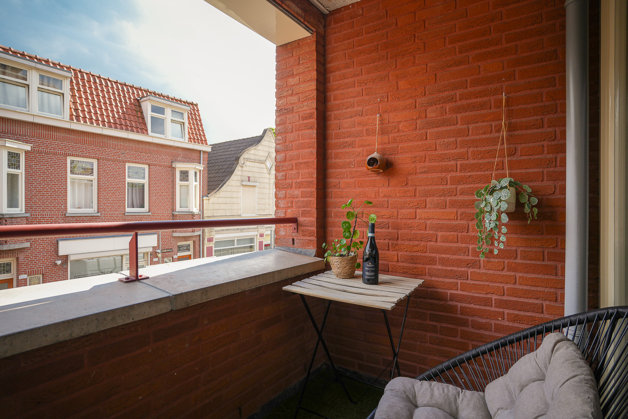 Loggia van te koop appartement aan de Houtstraat 122 in Tilburg